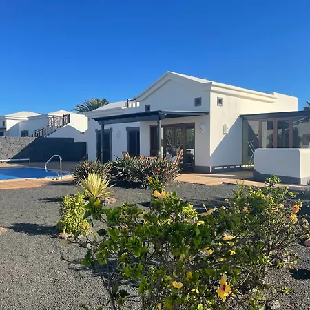Faro Park Bella Heated Pool Ferienhaus Playa Blanca (Lanzarote)